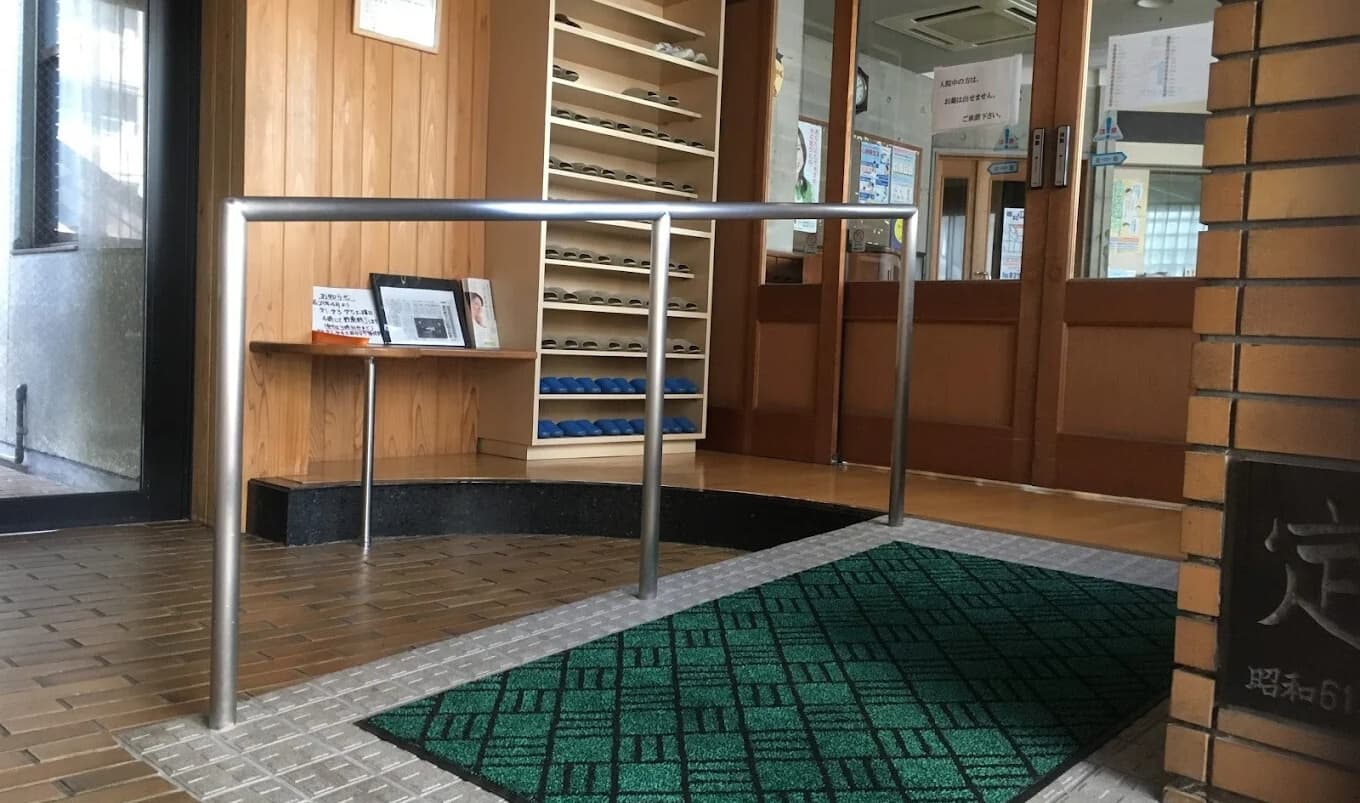 受診者用玄関 エントランス 宮下眼科医院